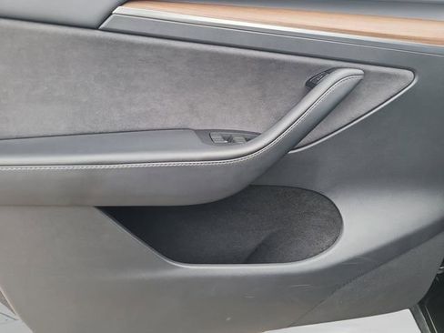 Used 2024 Tesla Model Y Performance image 19