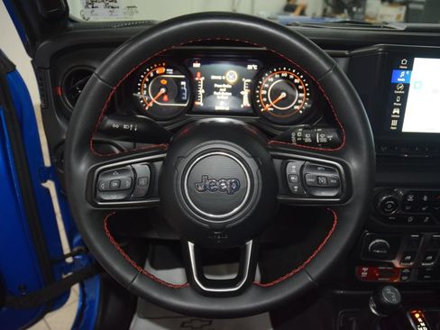 Used 2024 Jeep Wrangler Rubicon w/ Convenience Group AWD/4WD image 38