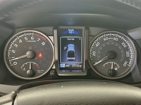 Used 2023 Toyota Tacoma TRD Off-Road w/ Technology Package RWD image 19