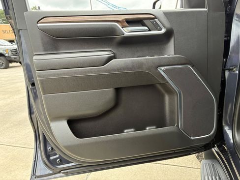 Used 2023 Chevrolet Silverado 1500 RST AWD/4WD image 8