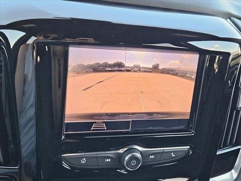 Used 2023 Chevrolet Traverse LT FWD image 13
