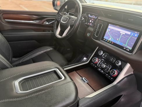 Used 2021 GMC Yukon XL Denali w/ Denali Premium Package image 17