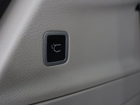 Used 2024 Chrysler Pacifica Touring-L FWD image 29
