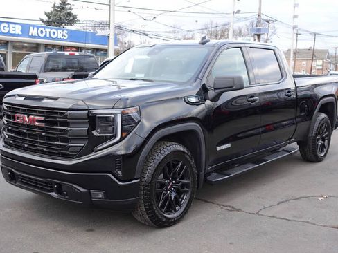 Used 2024 GMC Sierra 1500 Elevation AWD/4WD image 2