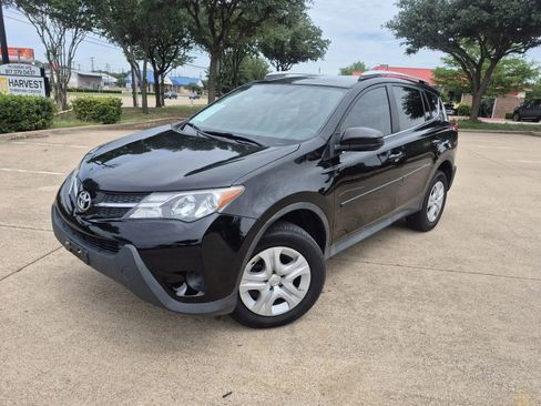 Used 2014 Toyota RAV4 LE FWD image 1