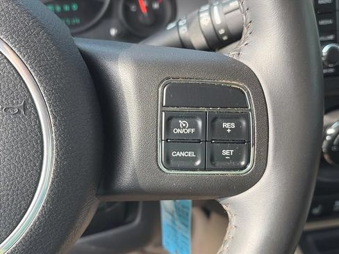 Used 2011 Jeep Compass Sport FWD image 17