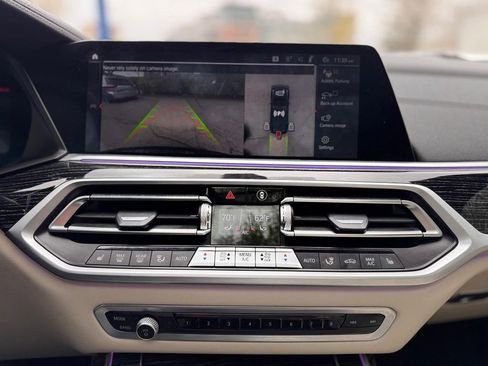 Used 2021 BMW X7 xDrive40i w/ M Sport Package AWD/4WD image 15