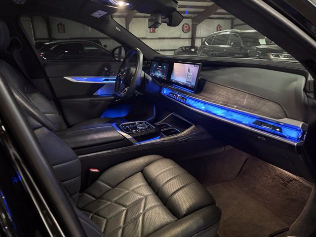 Used 2024 BMW i7 eDrive50 w/ M Sport Package RWD image 17