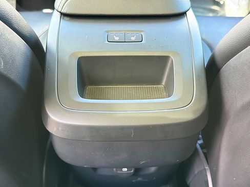 Used 2023 Volvo XC60 B5 Core AWD/4WD image 19