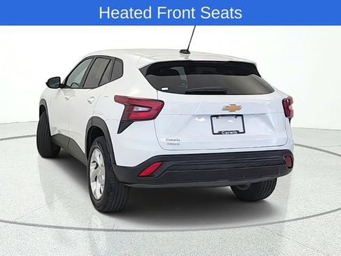 Used 2025 Chevrolet Trax LS w/ LS Convenience Package FWD image 4