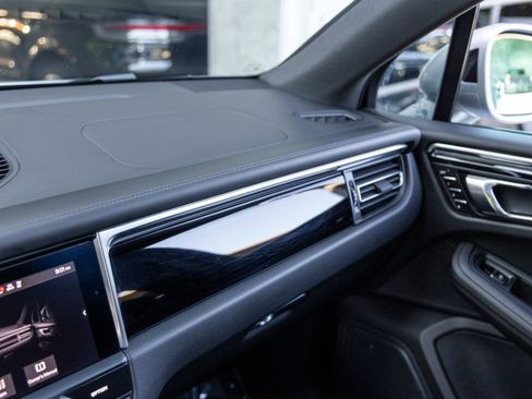 Certified 2026 Porsche Macan AWD/4WD image 41