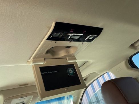 Used 2019 Chevrolet Suburban Premier image 9