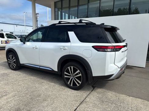 Used 2025 Nissan Pathfinder Platinum AWD/4WD image 3