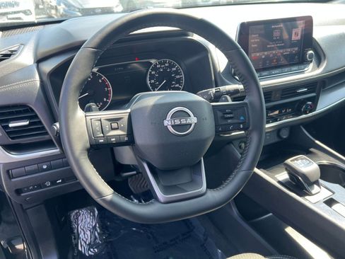Used 2025 Nissan Rogue SV AWD/4WD image 31