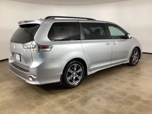 Used 2020 Toyota Sienna SE FWD image 8