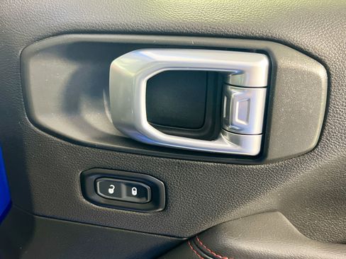 Used 2022 Jeep Gladiator Rubicon w/ Advanced Safety Group image 31