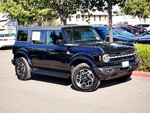 Used 2025 Ford Bronco Outer Banks image 3