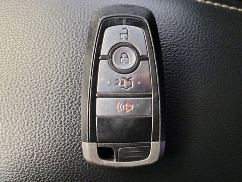 Used 2019 Ford Fusion SE image 32