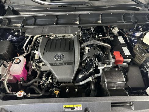 Used 2025 Toyota Highlander LE FWD image 28