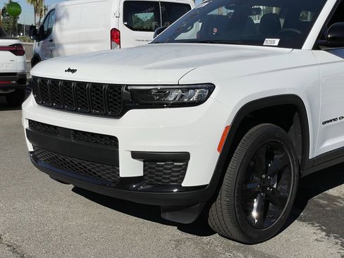 New 2025 Jeep Grand Cherokee L Altitude image 10