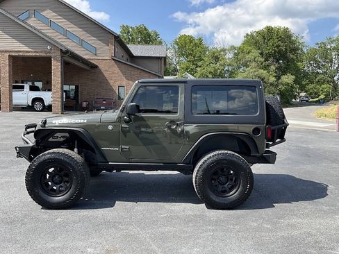 Used 2015 Jeep Wrangler Rubicon w/ Power Convenience Group AWD/4WD image 2