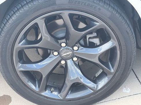 Used 2022 Chrysler 300 Touring L RWD image 11