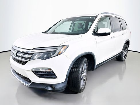 Used 2018 Honda Pilot Touring image 3