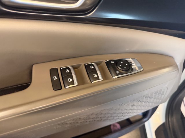 Used 2025 Kia Carnival FWD image 11