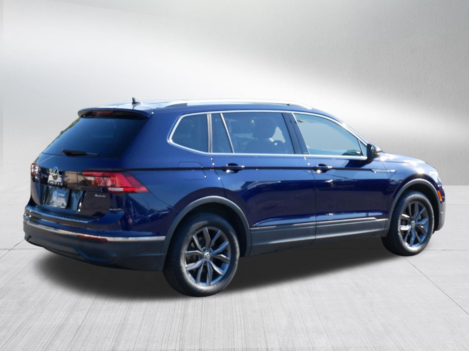 Certified 2023 Volkswagen Tiguan SE w/ Panoramic Sunroof Package AWD/4WD image 7
