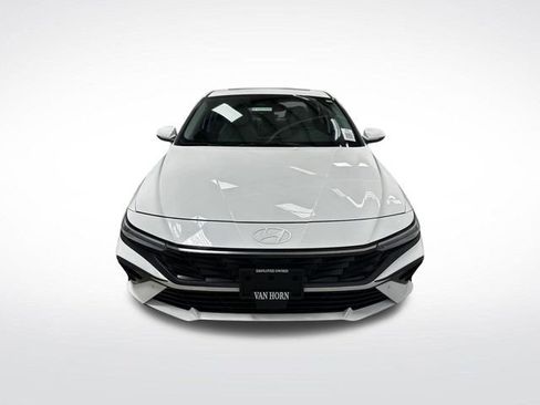 Used 2024 Hyundai Elantra Limited image 12