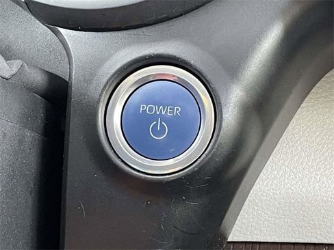 Used 2022 Toyota Sienna XLE image 29