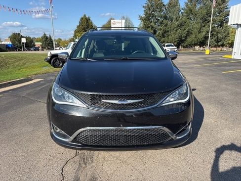 Certified 2019 Chrysler Pacifica Limited image 2