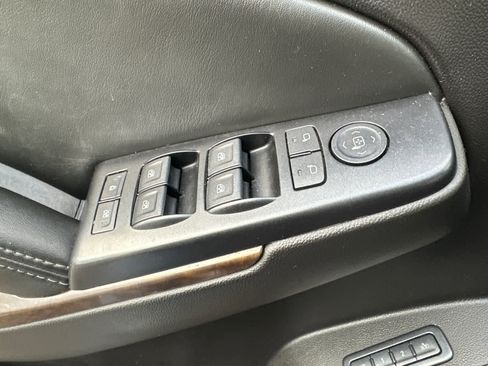 Used 2015 Chevrolet Suburban LT image 27