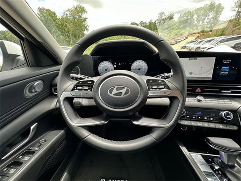 Used 2024 Hyundai Elantra SEL w/ Convenience Package image 25