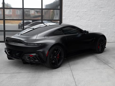 Used 2025 Aston Martin V8 Vantage Coupe image 31