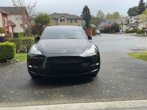 Used 2021 Tesla Model Y Performance image 3