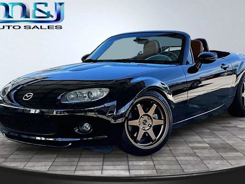 Used 2006 MAZDA MX-5 Miata Grand Touring w/ Premium Pkg RWD image 1