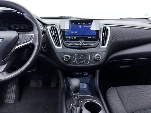 Used 2025 Chevrolet Malibu LS FWD image 3