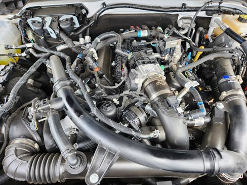 Used 2024 Ford Bronco Wildtrak image 9