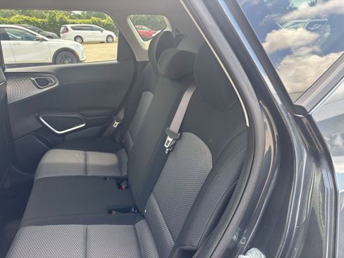 Used 2025 Kia Soul LX w/ LX Technology Package image 35