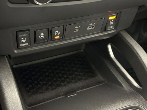 Used 2023 Nissan Frontier SV w/ SV Convenience Package image 26