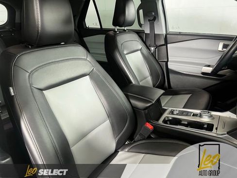 Used 2023 Ford Explorer XLT w/ Equipment Group 202A image 10