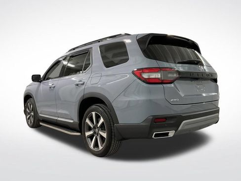 Certified 2025 Honda Pilot Touring image 2