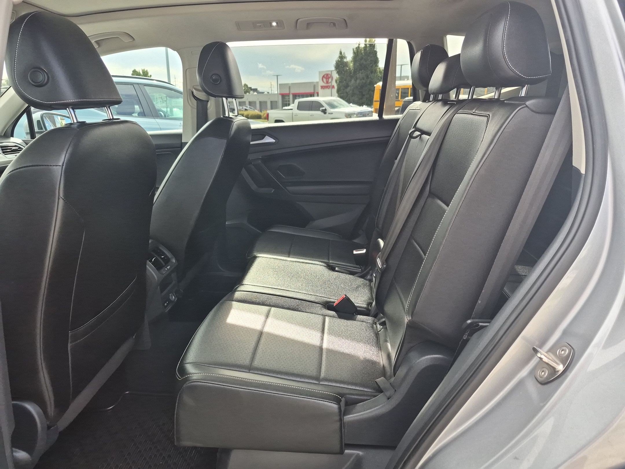 Used 2021 Volkswagen Tiguan SE AWD/4WD image 26