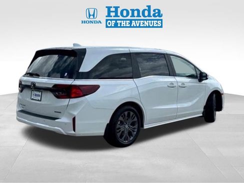 New 2026 Honda Odyssey Touring image 5
