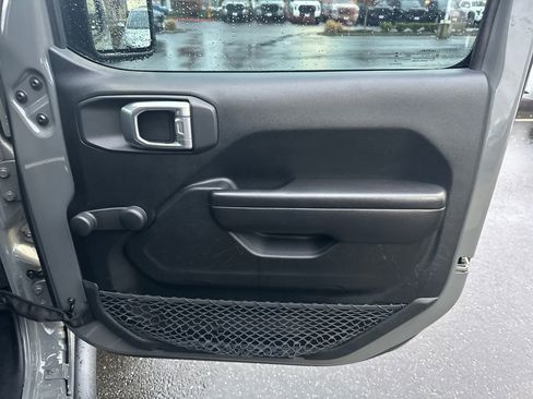 Used 2020 Jeep Gladiator Sport image 16