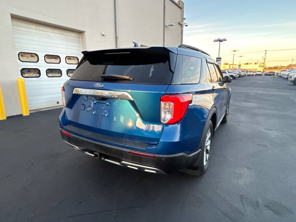 Used 2020 Ford Explorer XLT w/ Equipment Group 202A AWD/4WD image 8