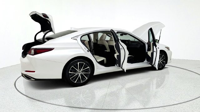 Used 2025 Lexus ES 350 w/ Premium Package FWD image 18