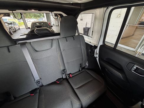 Used 2025 Jeep Wrangler Unlimited Sahara AWD/4WD image 37