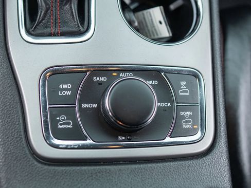 Used 2019 Jeep Grand Cherokee Trailhawk AWD/4WD image 37